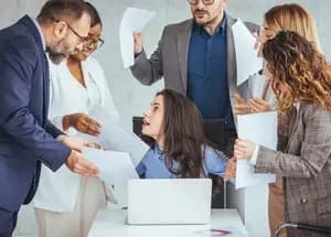 Deeskalacijske strategije za smirivanje napetih situacija